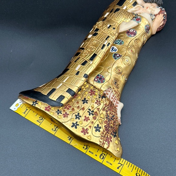 Gold Gustav Klimt Inspired Decorative Sculpture “The Kiss” Iconic Masterpiece - Picture 6 of 12
